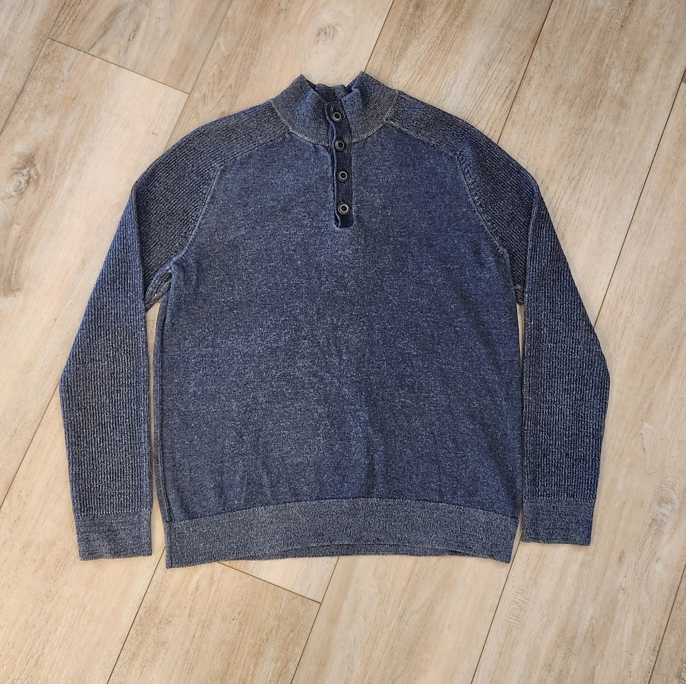 Express Men's Blue Crewneck Sweater